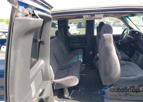 2000 Chevrolet Silverado 1500 Ls z USA, uszkodzony, nr VIN 2GCEK19T8Y1218822